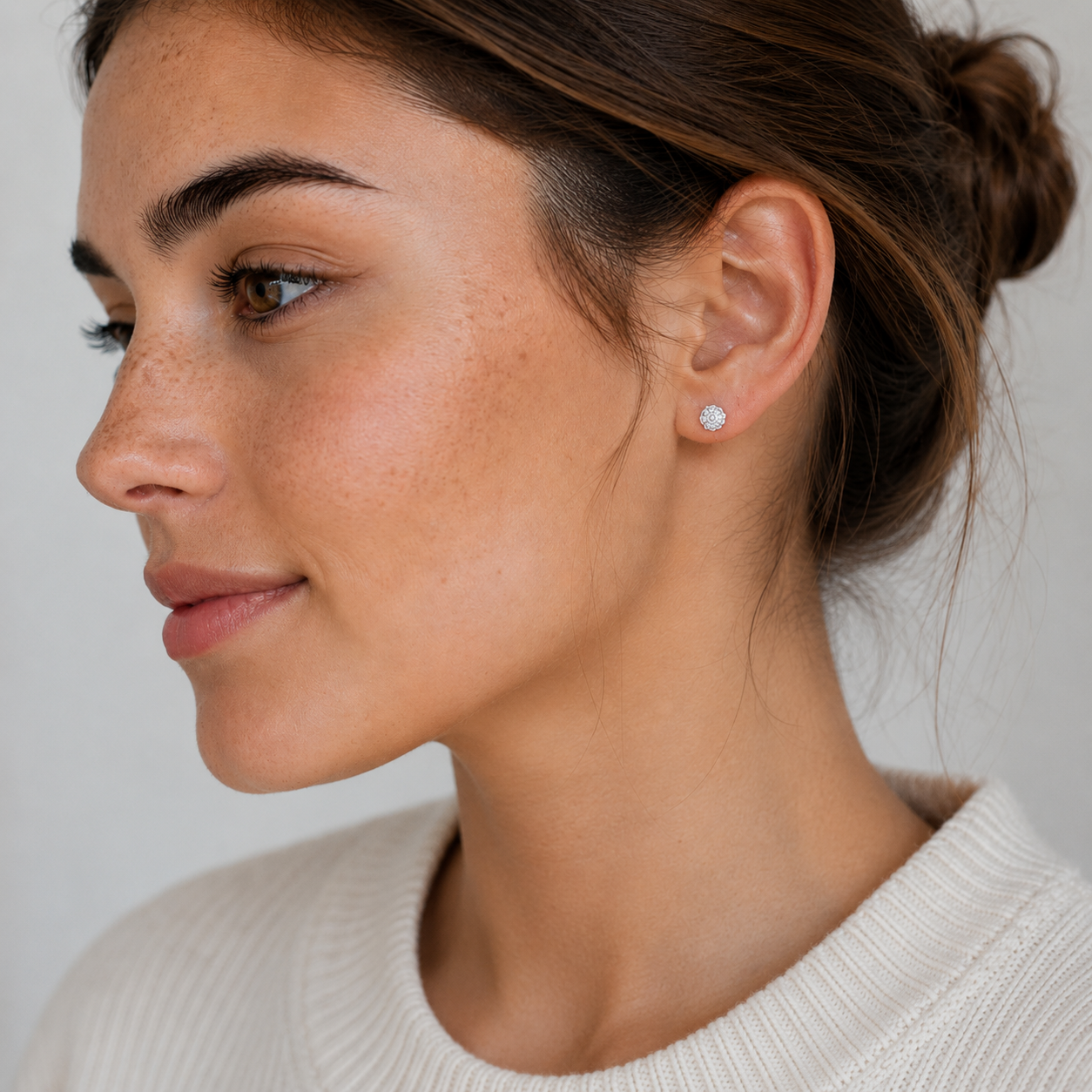 Zlaté napichovacie náušnice MINIMAL GLOW – Obrázok 2